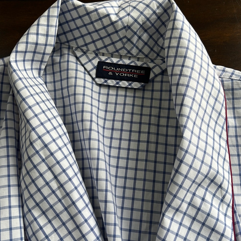 Roundtree & Yorke Checked Woven Robe - Picture 7 of 11